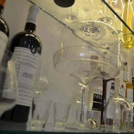 Sun Wine Oda ve Kahvaltı 4*