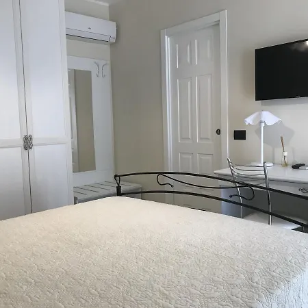 Sun Wine Oda ve Kahvaltı 4*